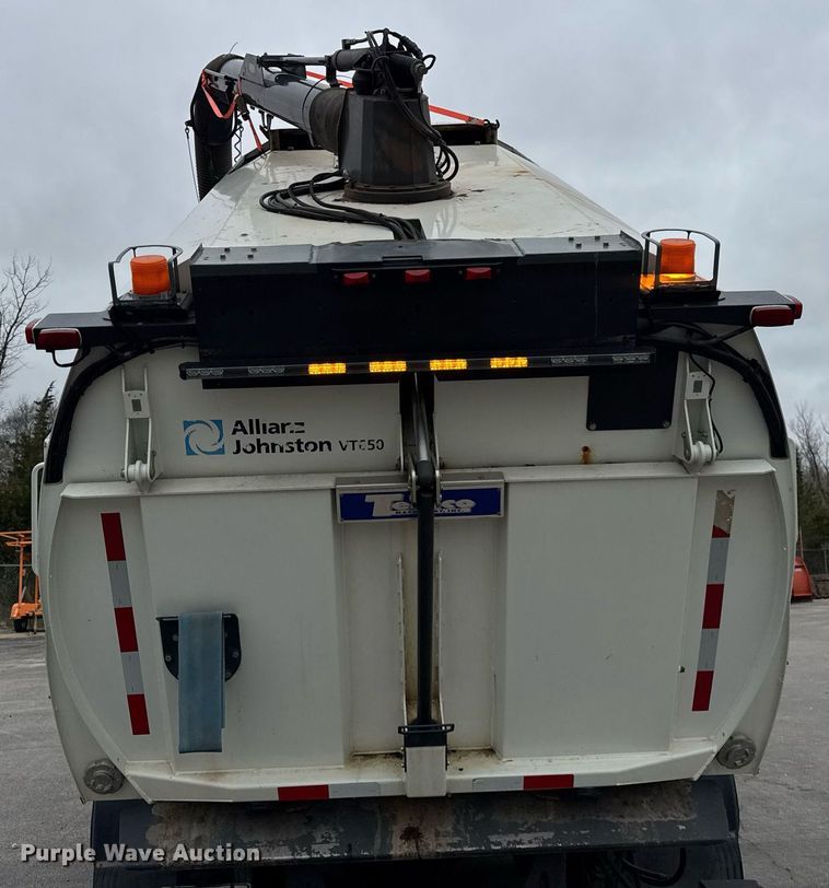 image for item DH9927 2007 Freightliner FC80 street sweeper truck