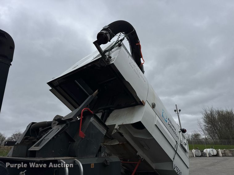 image for item DH9927 2007 Freightliner FC80 street sweeper truck