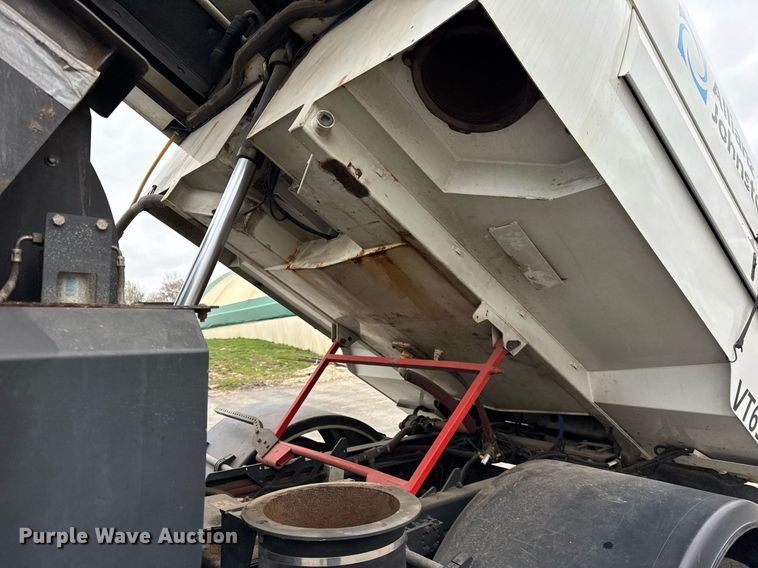 image for item DH9927 2007 Freightliner FC80 street sweeper truck