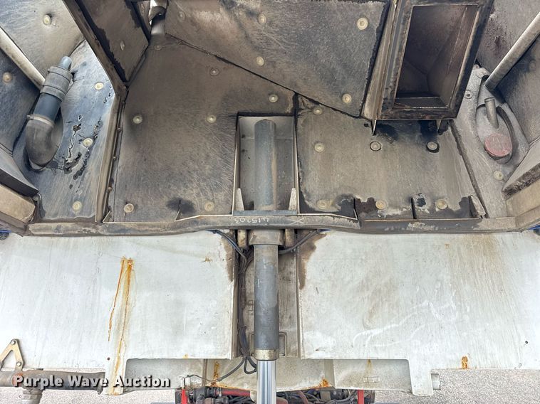 image for item DH9927 2007 Freightliner FC80 street sweeper truck