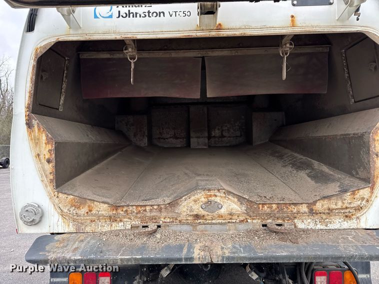 image for item DH9927 2007 Freightliner FC80 street sweeper truck