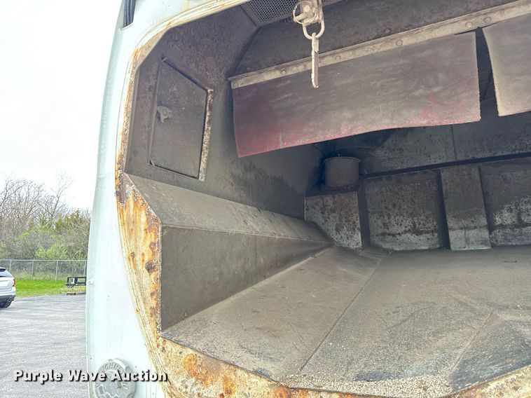 image for item DH9927 2007 Freightliner FC80 street sweeper truck