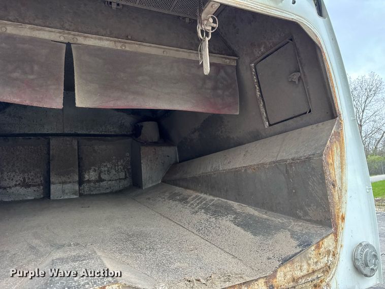 image for item DH9927 2007 Freightliner FC80 street sweeper truck