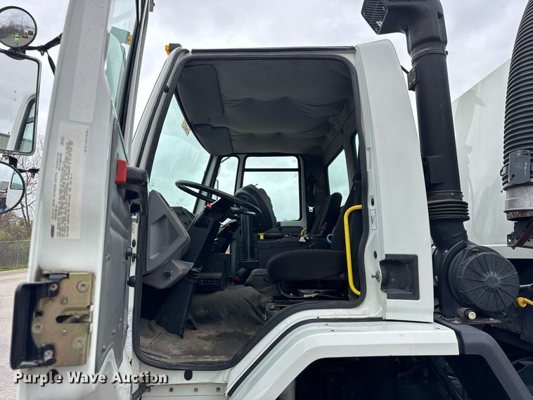 image for item DH9927 2007 Freightliner FC80 street sweeper truck