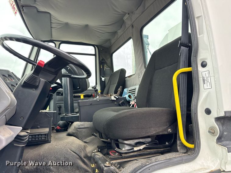 image for item DH9927 2007 Freightliner FC80 street sweeper truck