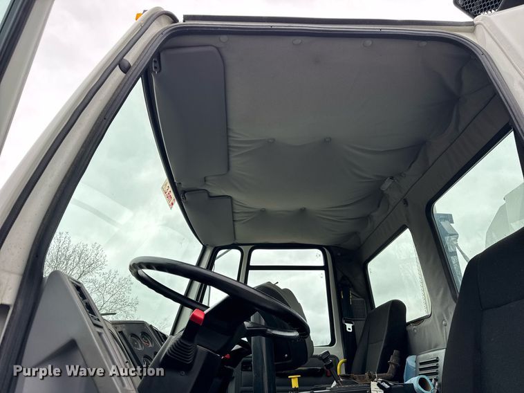 image for item DH9927 2007 Freightliner FC80 street sweeper truck