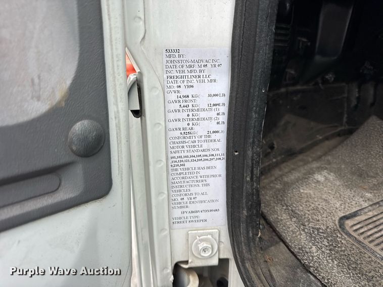 image for item DH9927 2007 Freightliner FC80 street sweeper truck