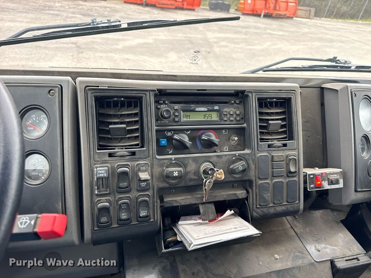 image for item DH9927 2007 Freightliner FC80 street sweeper truck