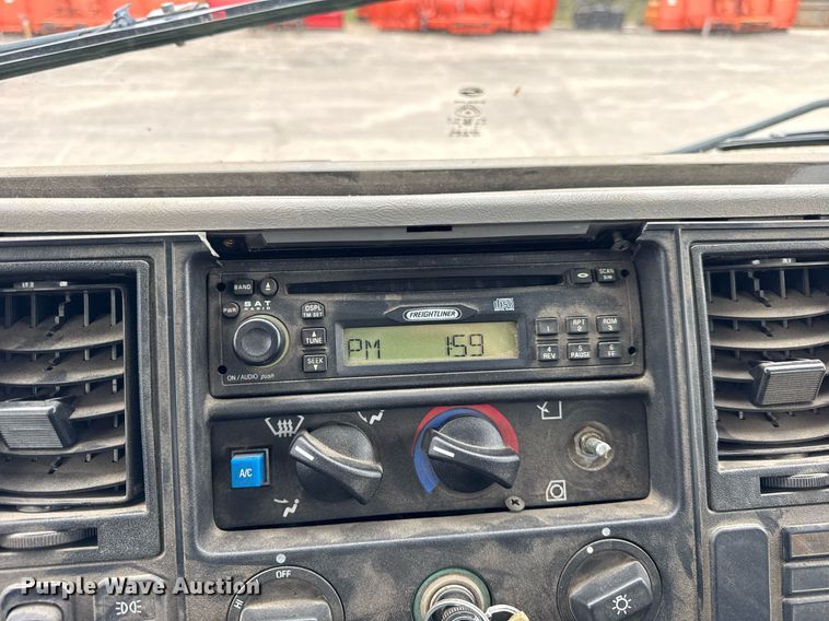 image for item DH9927 2007 Freightliner FC80 street sweeper truck