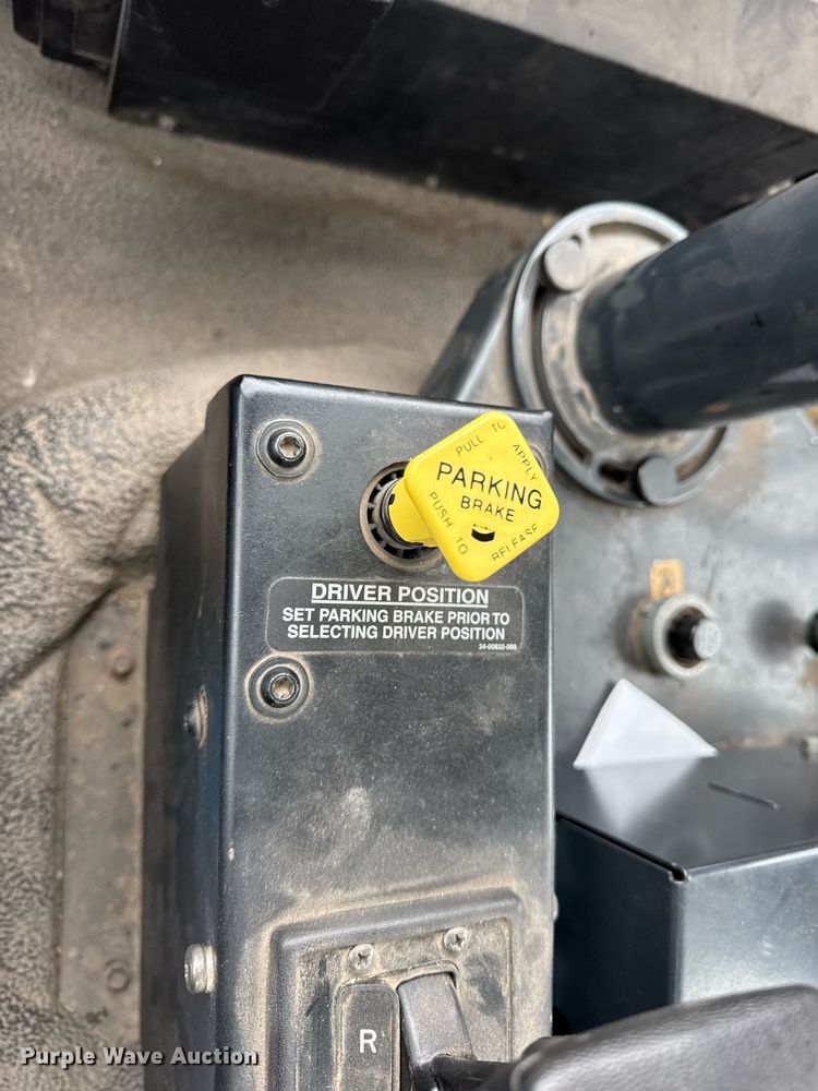 image for item DH9927 2007 Freightliner FC80 street sweeper truck