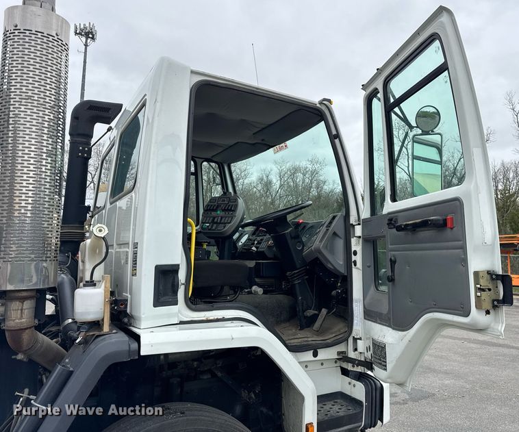 image for item DH9927 2007 Freightliner FC80 street sweeper truck