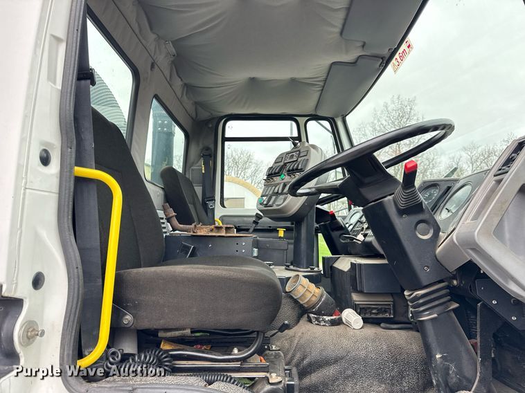 image for item DH9927 2007 Freightliner FC80 street sweeper truck