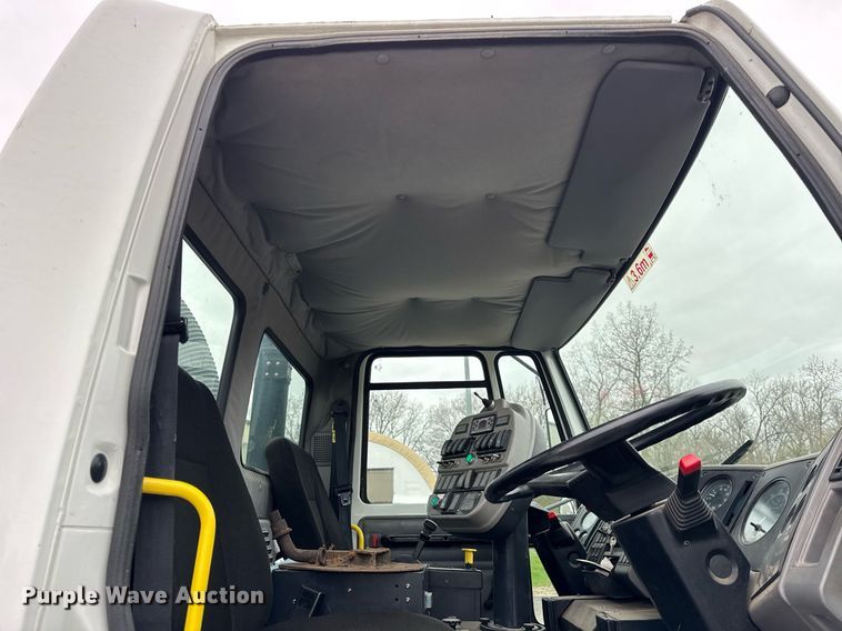 image for item DH9927 2007 Freightliner FC80 street sweeper truck