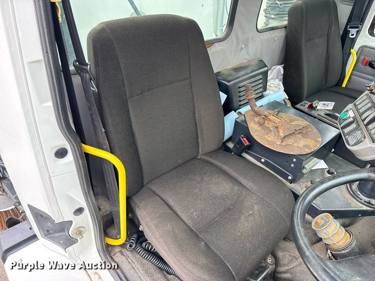 image for item DH9927 2007 Freightliner FC80 street sweeper truck