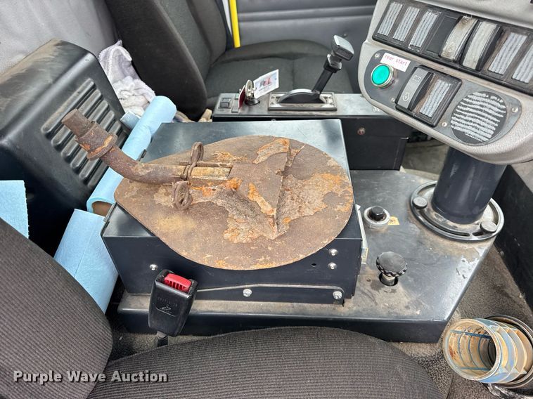 image for item DH9927 2007 Freightliner FC80 street sweeper truck