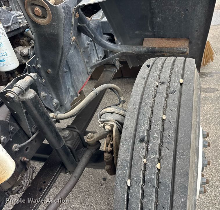 image for item DH9927 2007 Freightliner FC80 street sweeper truck