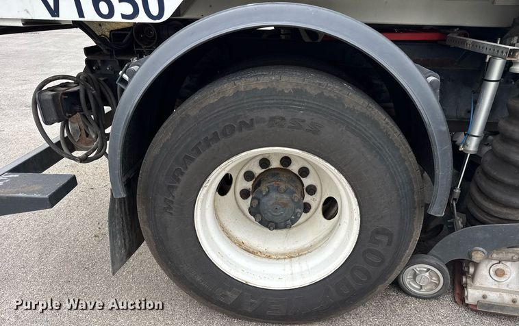 image for item DH9927 2007 Freightliner FC80 street sweeper truck