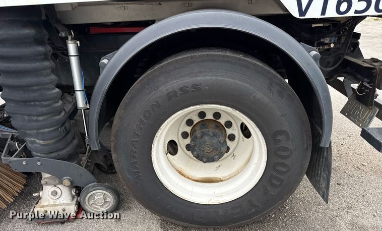 image for item DH9927 2007 Freightliner FC80 street sweeper truck