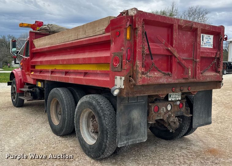 image for item DH9929 1999 International F4900 dump truck
