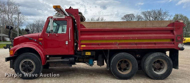 image for item DH9929 1999 International F4900 dump truck