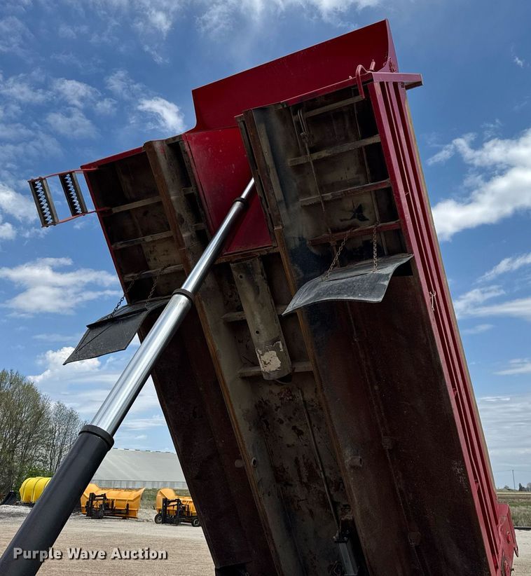 image for item DH9929 1999 International F4900 dump truck