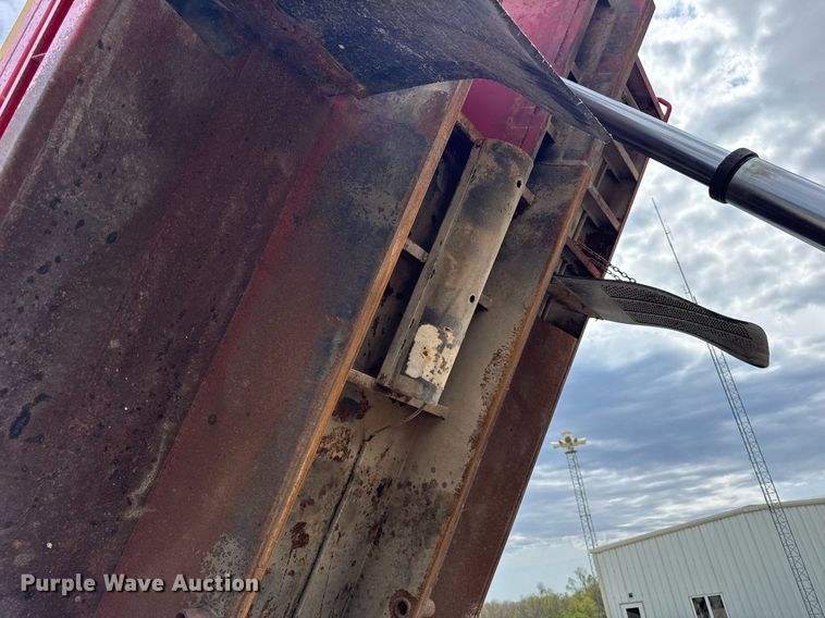 image for item DH9929 1999 International F4900 dump truck