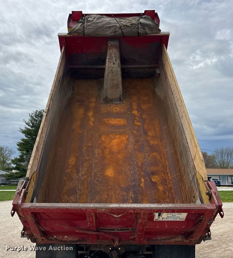 image for item DH9929 1999 International F4900 dump truck