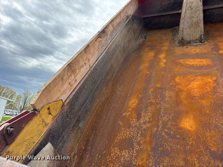 image for item DH9929 1999 International F4900 dump truck