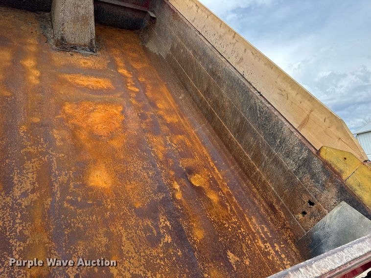 image for item DH9929 1999 International F4900 dump truck