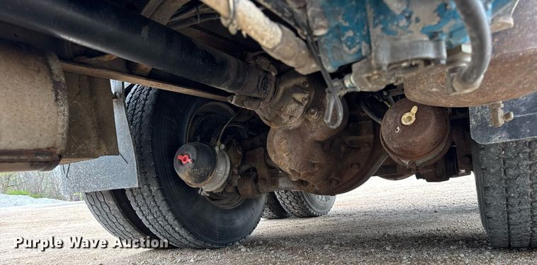 image for item DH9929 1999 International F4900 dump truck