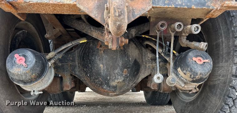 image for item DH9929 1999 International F4900 dump truck