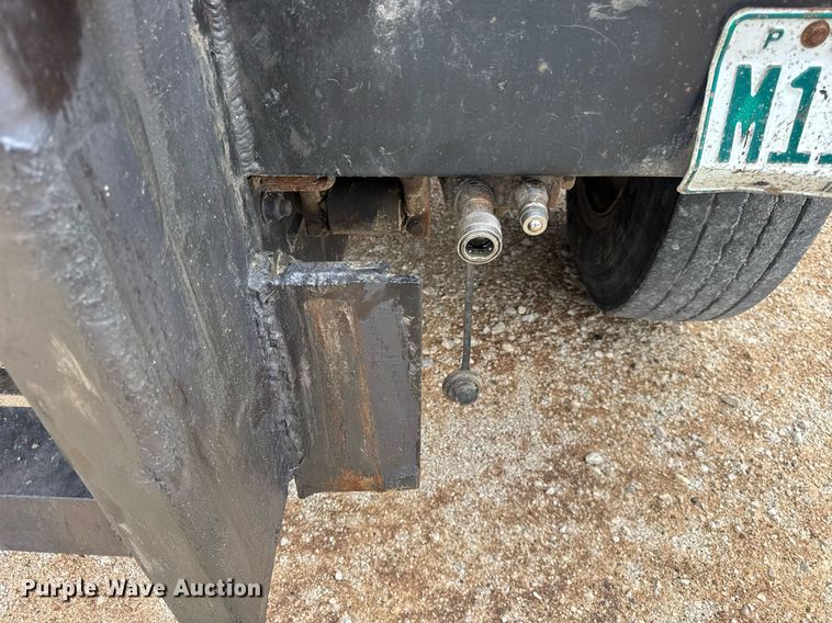 image for item DH9929 1999 International F4900 dump truck