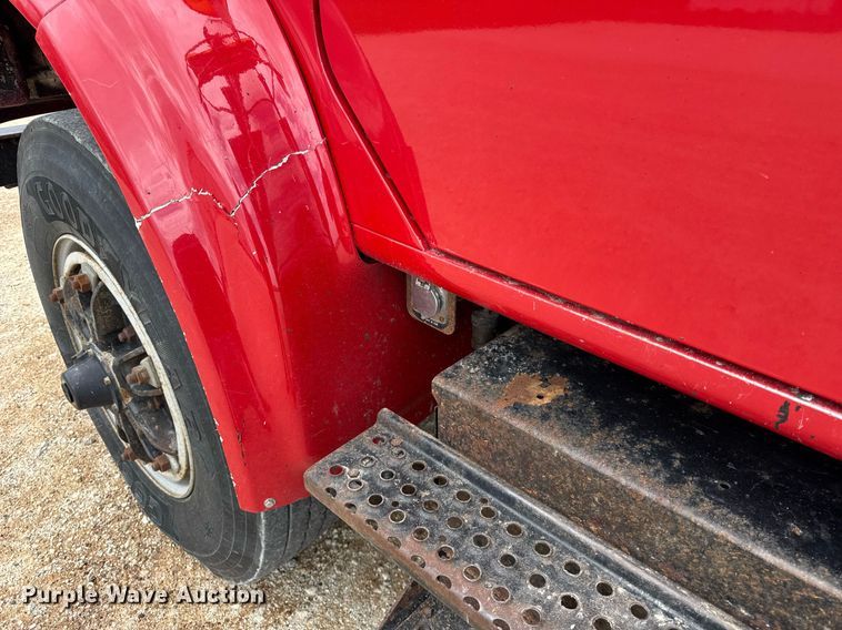 image for item DH9929 1999 International F4900 dump truck