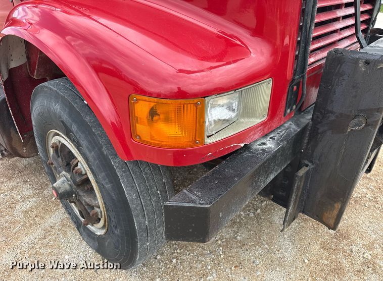 image for item DH9929 1999 International F4900 dump truck