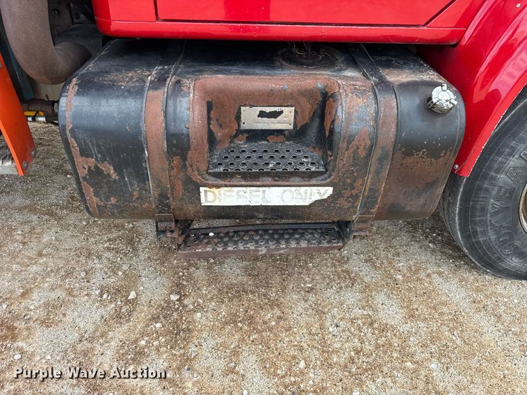 image for item DH9929 1999 International F4900 dump truck