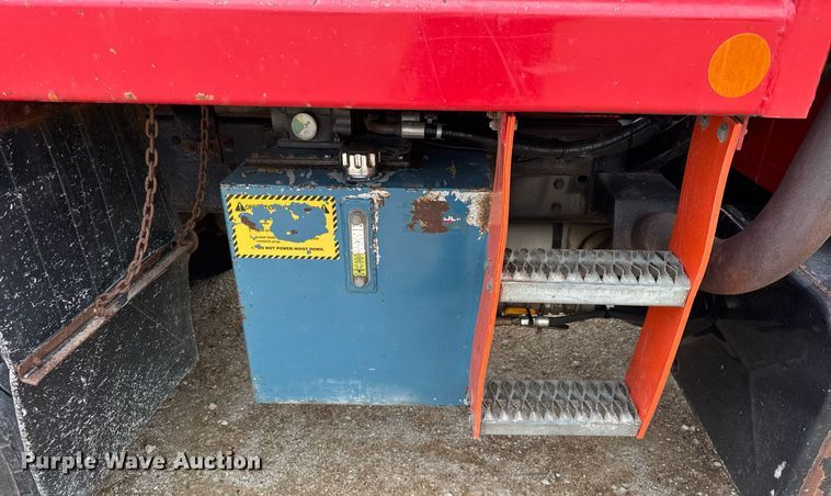 image for item DH9929 1999 International F4900 dump truck