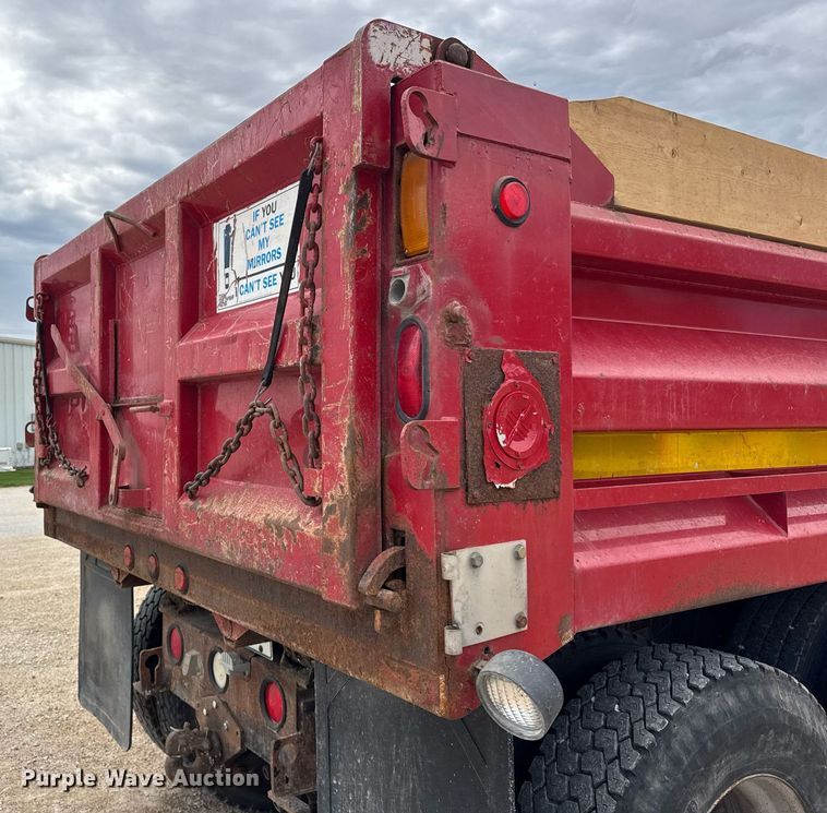 image for item DH9929 1999 International F4900 dump truck