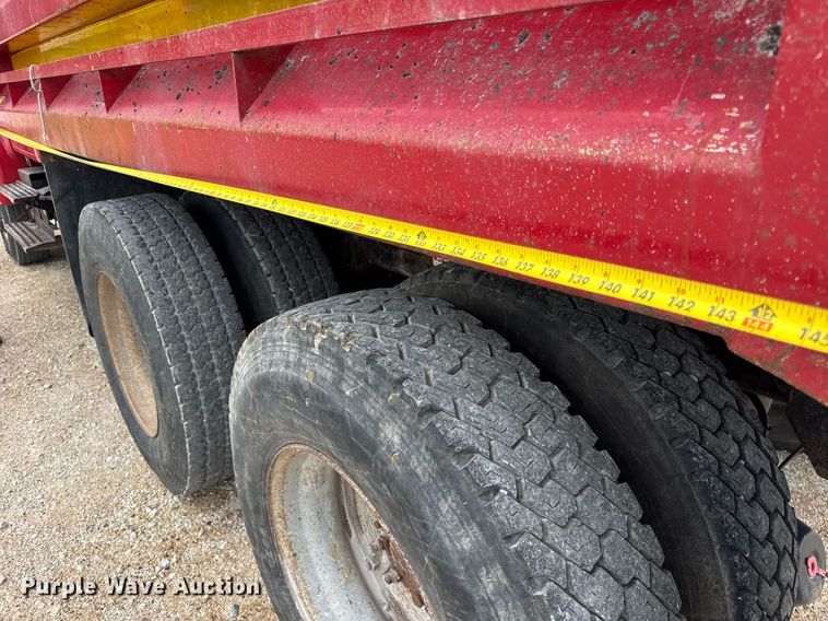 image for item DH9929 1999 International F4900 dump truck