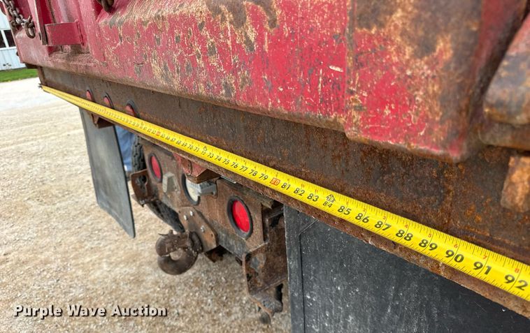 image for item DH9929 1999 International F4900 dump truck