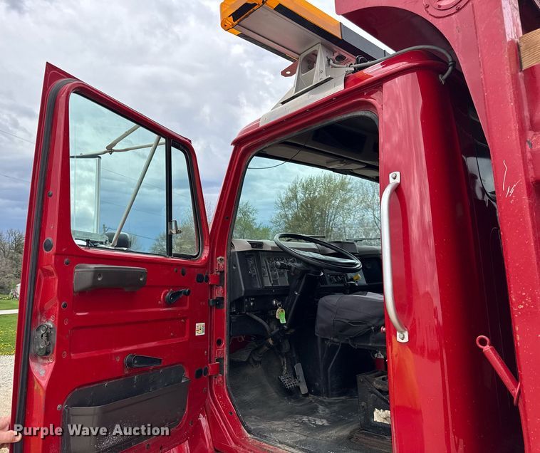 image for item DH9929 1999 International F4900 dump truck