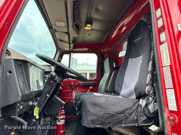 image for item DH9929 1999 International F4900 dump truck