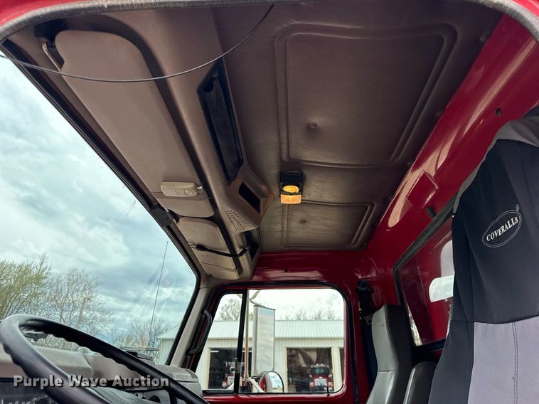 image for item DH9929 1999 International F4900 dump truck