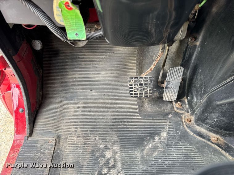 image for item DH9929 1999 International F4900 dump truck