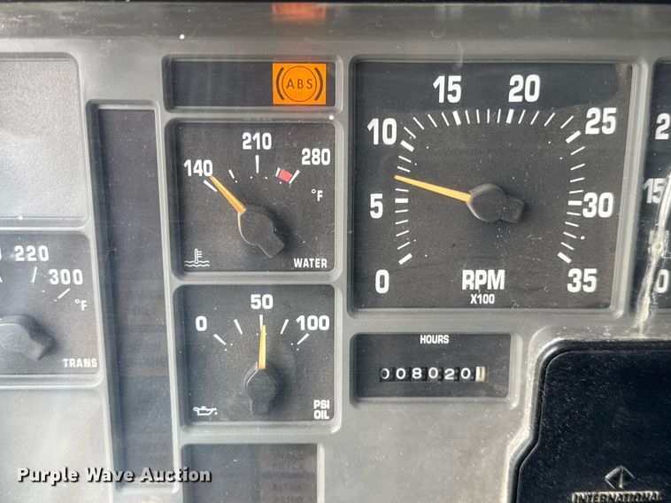 image for item DH9929 1999 International F4900 dump truck