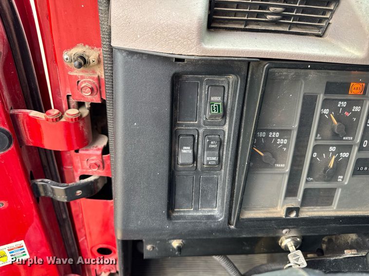 image for item DH9929 1999 International F4900 dump truck