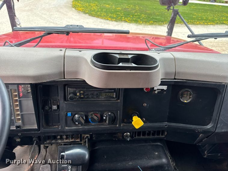 image for item DH9929 1999 International F4900 dump truck