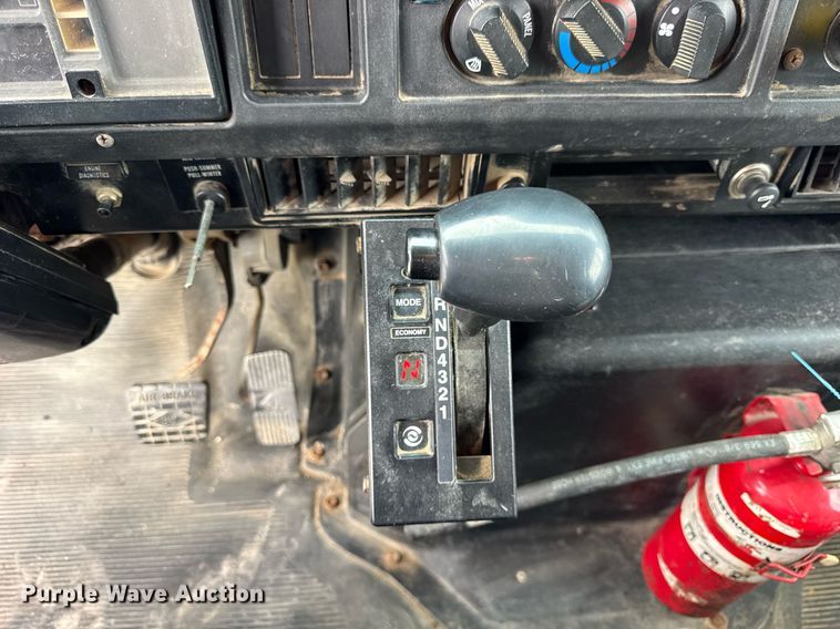 image for item DH9929 1999 International F4900 dump truck