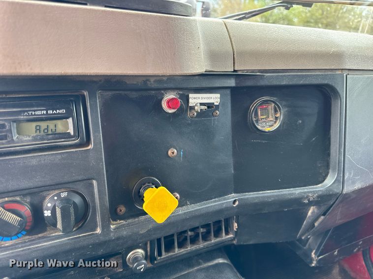 image for item DH9929 1999 International F4900 dump truck