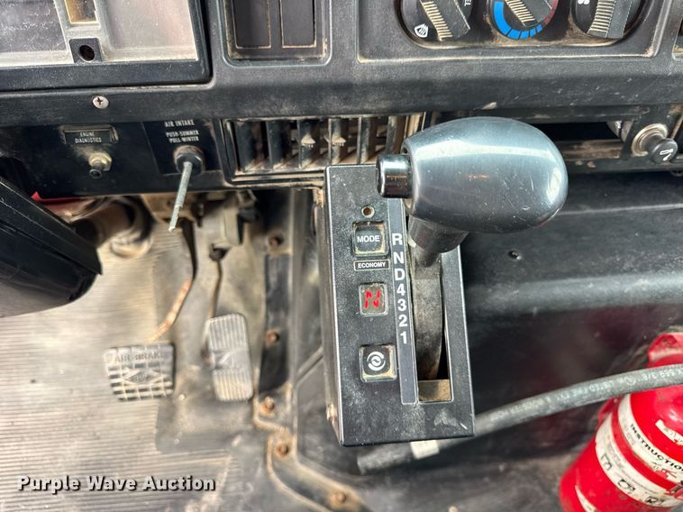 image for item DH9929 1999 International F4900 dump truck