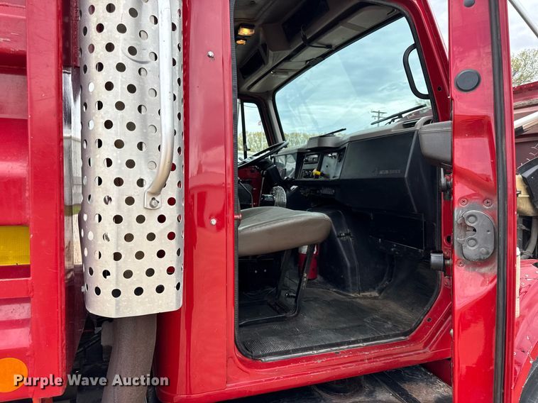 image for item DH9929 1999 International F4900 dump truck